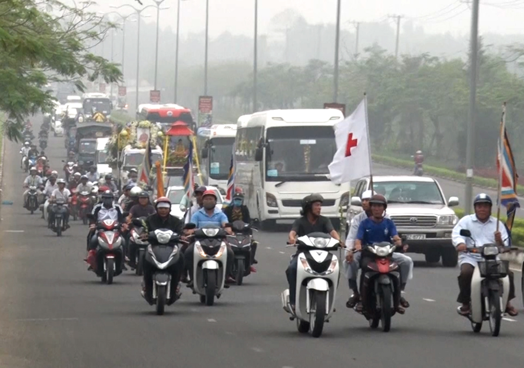 Quay phim chụp ảnh đám tang